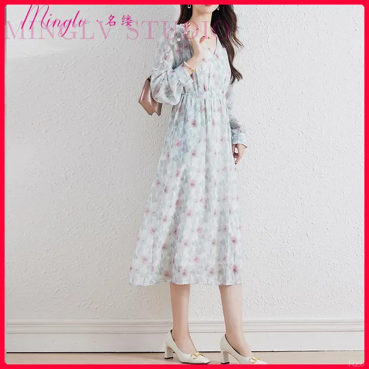 法式晕染浪漫氛围高级感v领中长款收腰印花系带碎花秋季连衣裙女