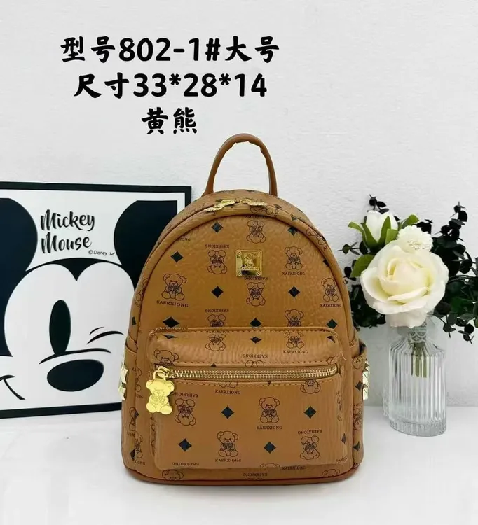 超火的小熊时尚潮流双肩包学院风铆钉大容量可爱印花休闲潮款