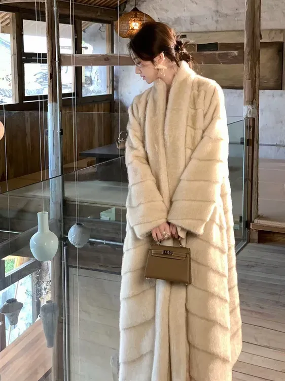 2025/MFE | 从一时刻 矜贵肌理感仿貂毛大衣外套环保毛毛外套长款