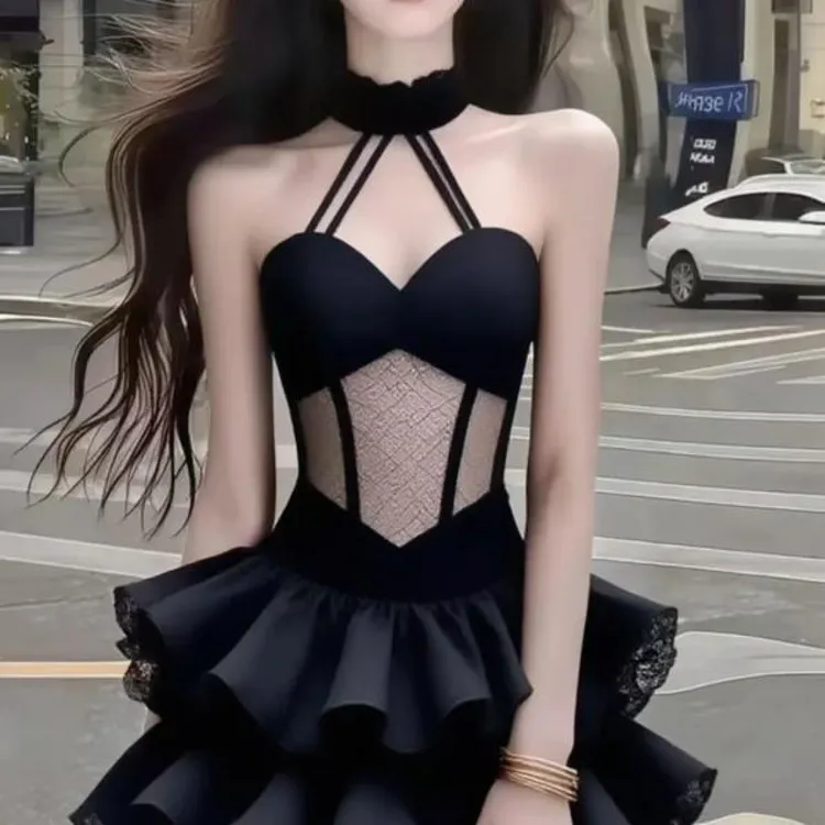 夏季新款性感辣妹风黑色桃心领挂脖修身收腰连衣裙女法式小黑裙