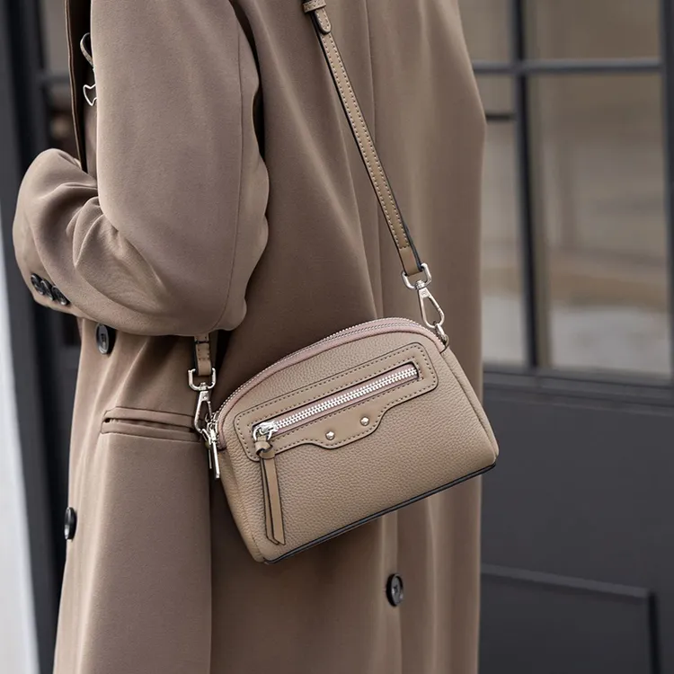 真皮小包包2025新款时尚百搭斜挎包休闲简约单肩包女士夏季小方包