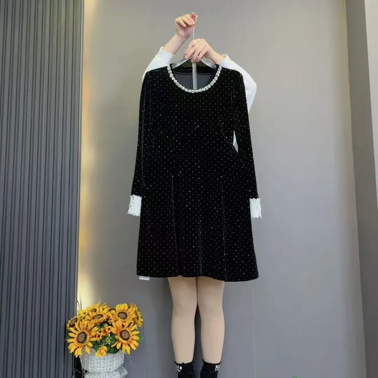 8872法式新款烫钻满天星丝绒重工钉珠连衣裙长袖圆领（裙长88）