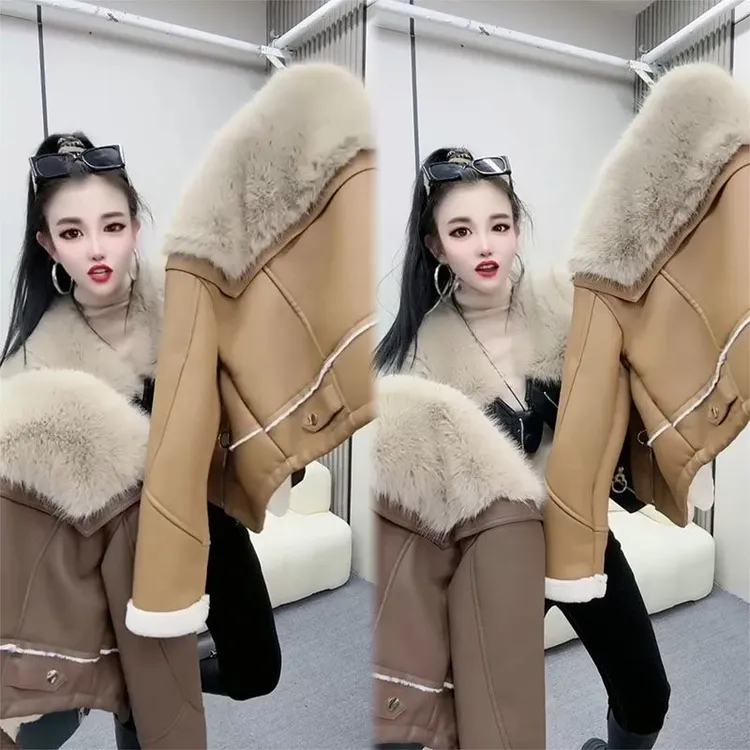 高端洋气潮流时髦皮毛一体加绒设计冬季网红爆款显气质瘦女士外套