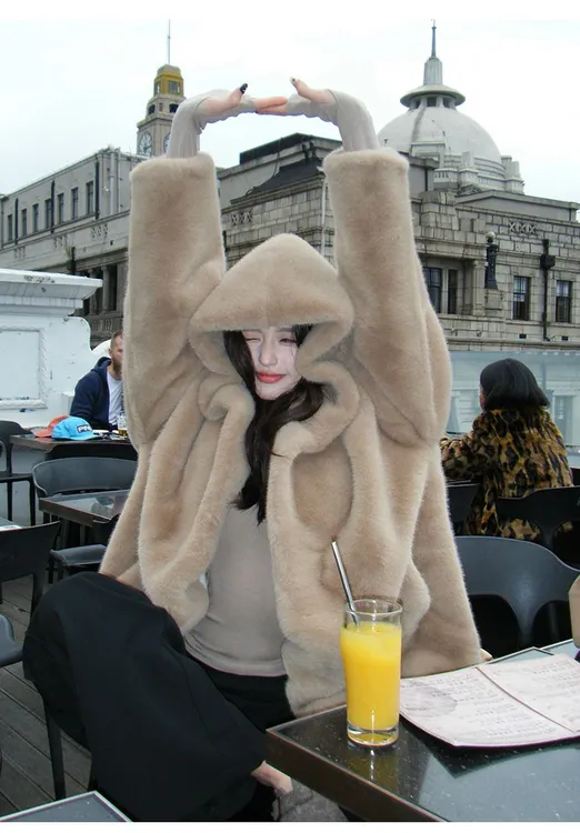 EQED 奶油瑞士卷 环保毛毛女冬慵懒宽松短款连帽毛绒绒外套加厚