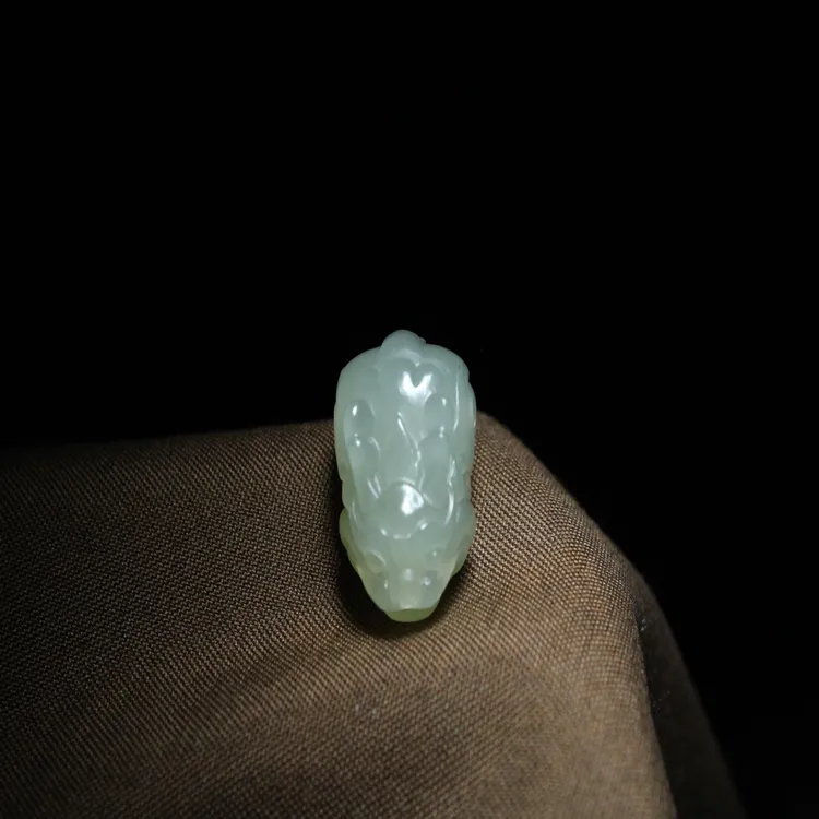 天然和田玉青玉晴水高冰苏工兽面连体三通 对孔12.5×19×13mm4.51g