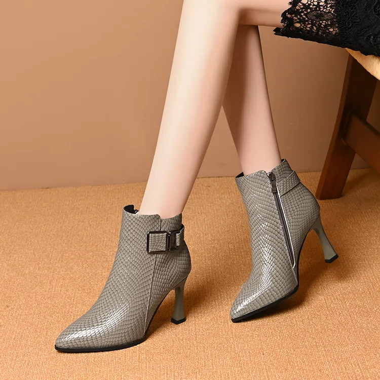 头层牛皮尖头高跟短靴女秋冬季新款细跟侧拉链蛇纹瘦瘦靴气质靴子