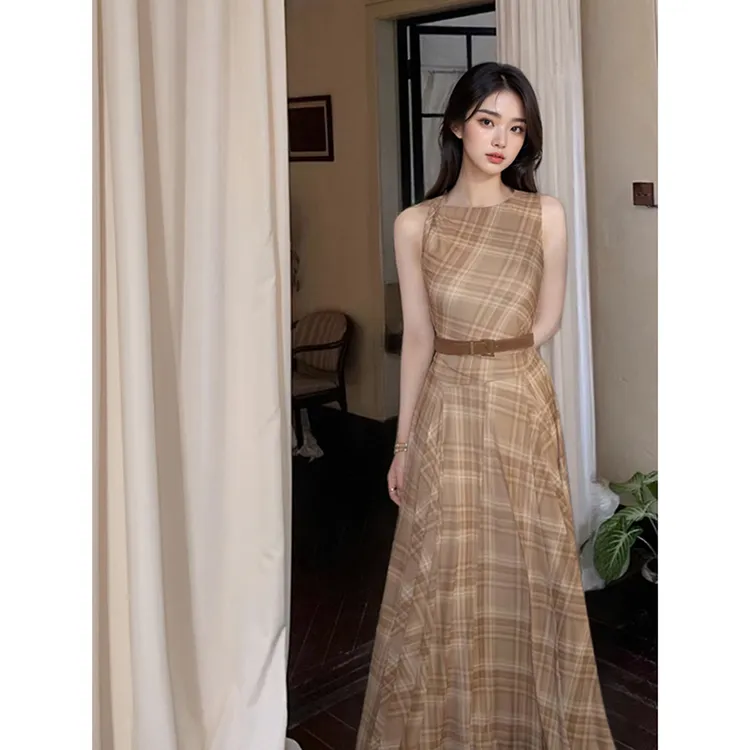 弹力扭结大摆连衣裙复古格纹连衣裙女2025夏季新款收腰长裙送腰带
