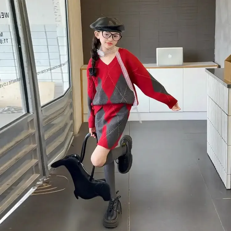 女童毛衣针织短裙套装2025年儿童菱形格中大童连衣裙秋冬装两件套