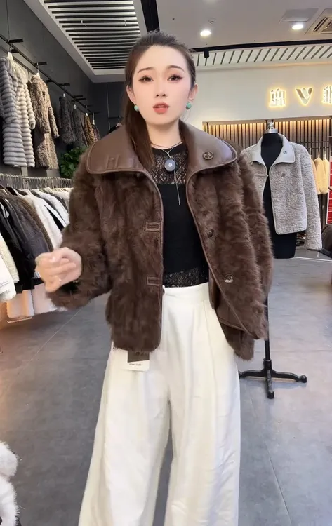 双面穿秋冬新款加厚加绒网红气质百搭毛毛外套女短款轻奢冬季