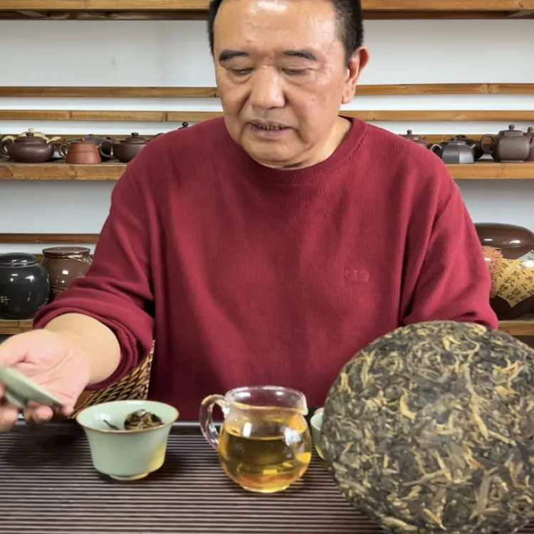 【浓香苦荼】2005年老曼娥古茶普洱生茶紧压茶