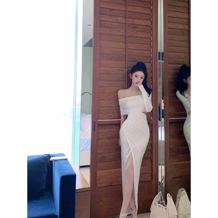 2025秋季新款高级感褶皱设计气质修身显瘦时尚小众长款开叉连衣裙