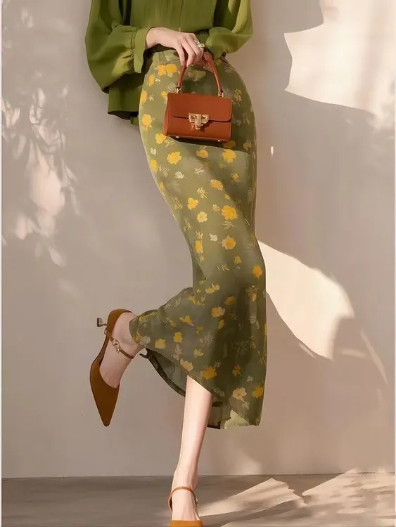 SS591绿色碎花半身裙春季新款独特超好看高腰显瘦休闲a字包臀裙子