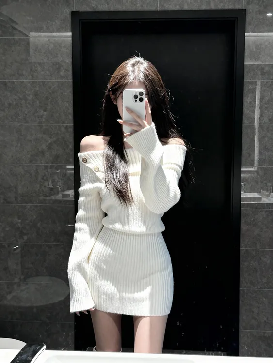 秋冬季纯欲辣妹一字肩翻领针织连衣裙女收腰修身显瘦包臀毛衣裙子