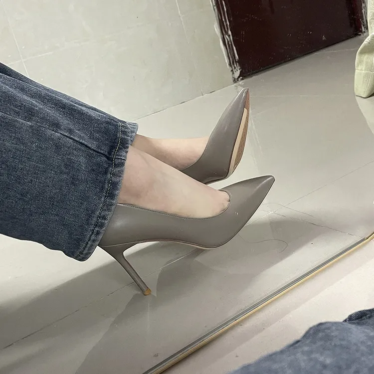 飞燕2025春夏新款真皮细跟高跟鞋深灰色职业通勤舒适浅口尖头单鞋