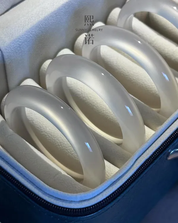 懒猫nono│Saynono 素锦_高冰玻璃底天然玉髓手镯(多样性发其一)