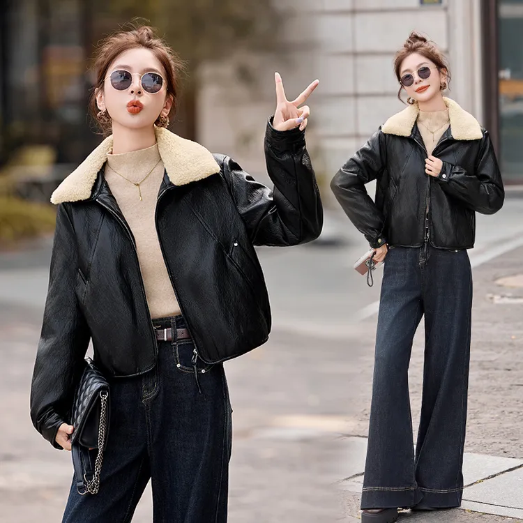 小个子羽绒服女短款2025年冬季新款时尚羊羔毛翻领白鸭绒PU皮外套