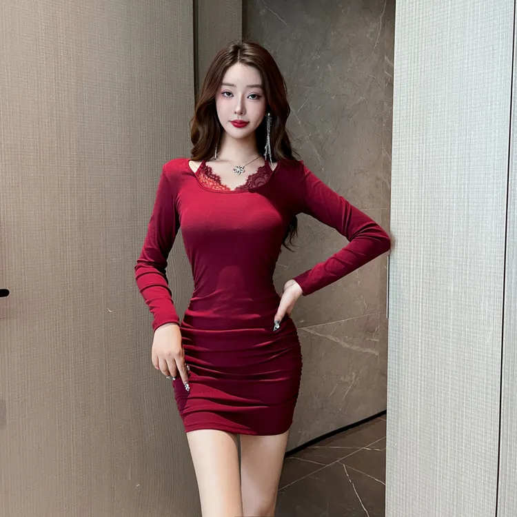 挂脖蕾丝拼接性感连衣裙轻熟风女装抽褶掐腰设计感紧身显瘦包臀裙