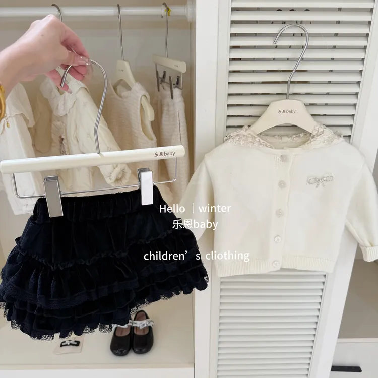 【乐恩童装】年服冬季女童米白色蕾丝毛衣丝绒蕾丝蛋糕裙两件套装