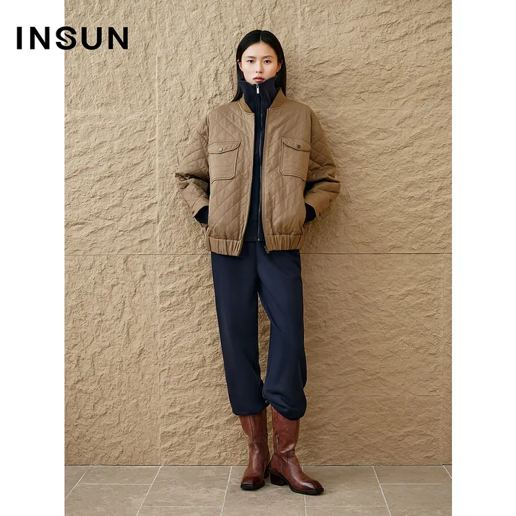 「琥珀流光风」INSUN恩裳秋季雅丹风时尚菱形格棒球服驼绒棉服