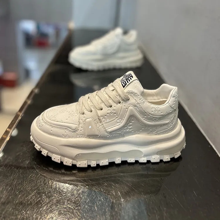 2025春季新款时尚休闲小白鞋厚底轻便老爹鞋舒适百搭韩版潮流男鞋