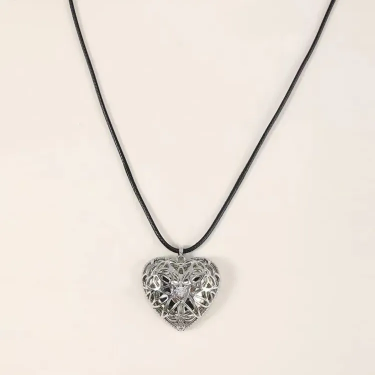 铜合金项链 爱心项链女款大气高档秋冬毛衣链秋冬爱心吊坠气质