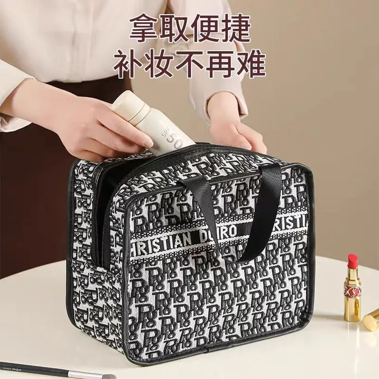 【笑笑专属】大容量立体化妆包字母包便捷收纳包xx