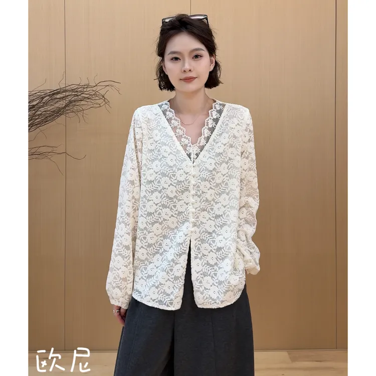 欧尼私服 2025秋季新款镂空蕾丝V领长袖小衫上衣2509C5890