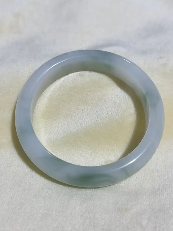 石英岩玉精美飘色手镯 多样性发货