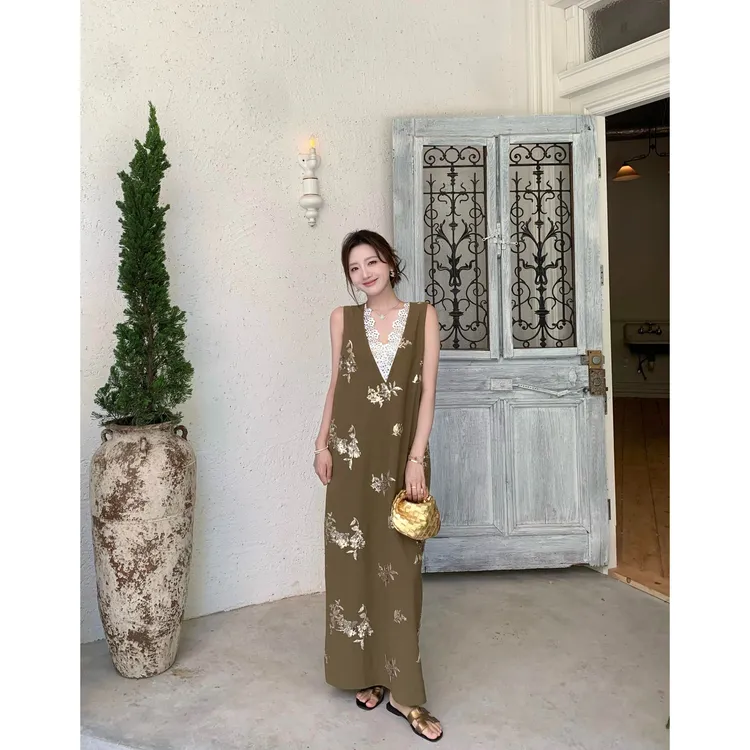 2025夏季新款法式高级感优雅气质无袖V领宽松显瘦印花背心连衣裙