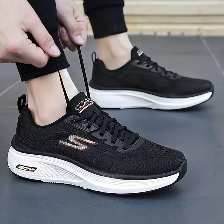 斯凯奇男子跑步鞋冬季新款轻便缓震跑鞋低帮减震网面运动鞋220847