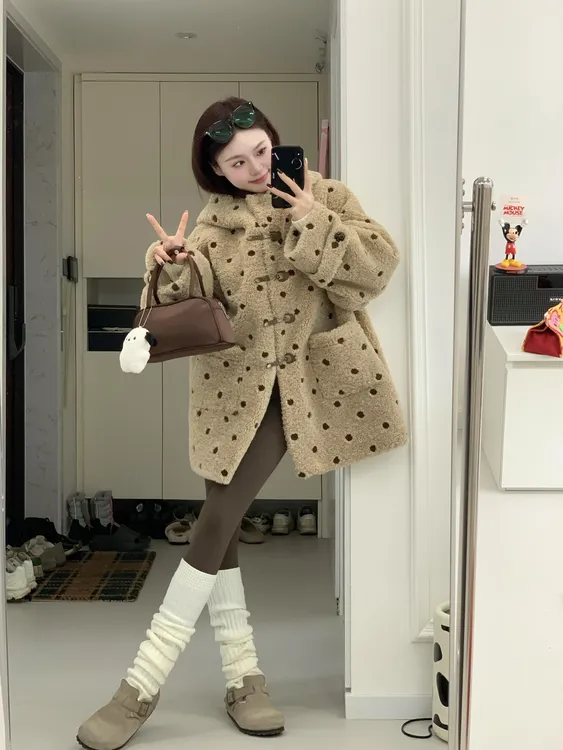 人造皮草 新款波点环保仿羊羔毛连帽保暖外套女冬季上衣宽松慵懒
