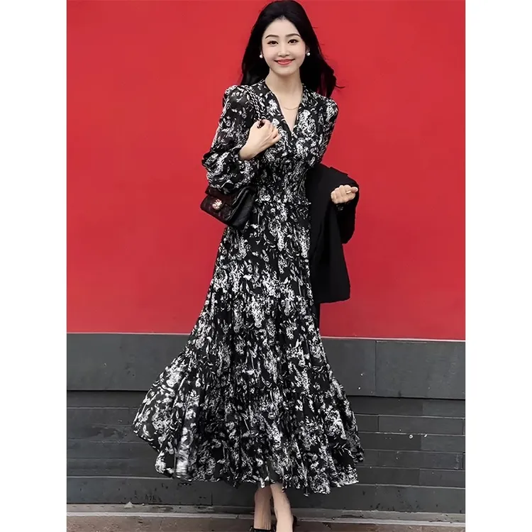 大码法式茶歇v领碎花长袖连衣裙女2025秋胖mm收腰显瘦气质长裙子