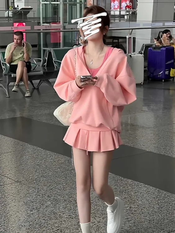 早秋穿搭小个子套装女甜辣挂脖吊带背心连帽套头卫衣半身裙三件套