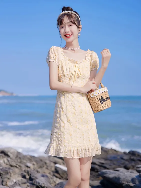 夏季新款法式小个子荷叶方领刺绣雪纺碎花a字连衣裙