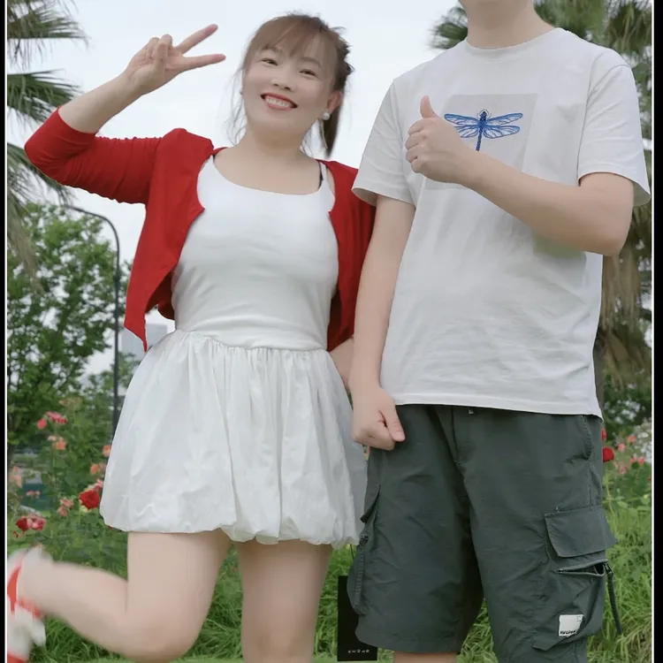 小个子短款红开衫吊带花苞裙两件套