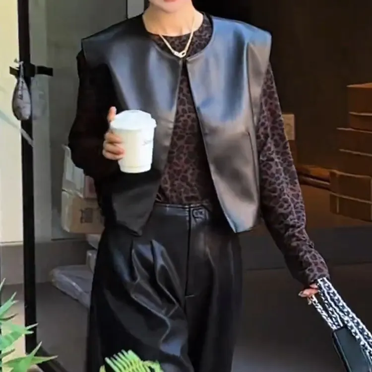 韩系高级感时尚皮衣马甲搭配豹纹T恤打底衫女2025秋季新款两件套