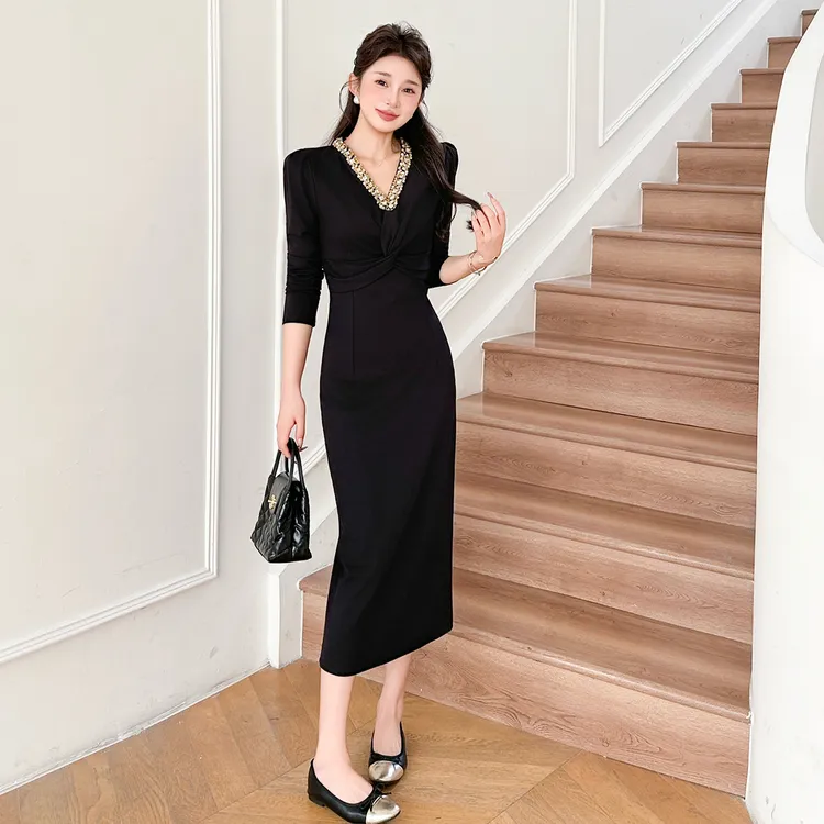 秋冬新款高级感修身显瘦长袖连衣裙法式轻奢气质收腰黑色包臀长裙
