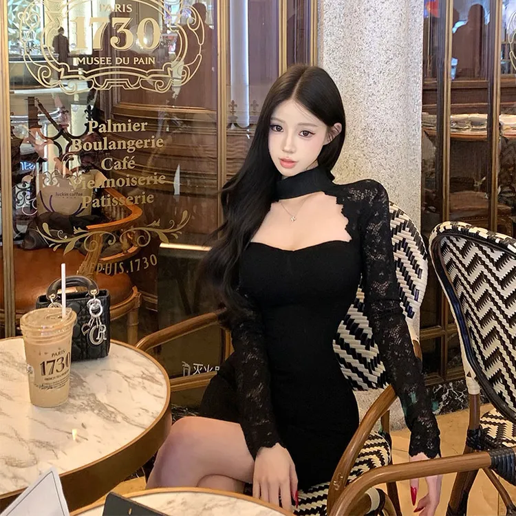 2026春季新款辣妹蕾丝长袖连衣裙女百搭显瘦气质修身挂脖包臀短裙