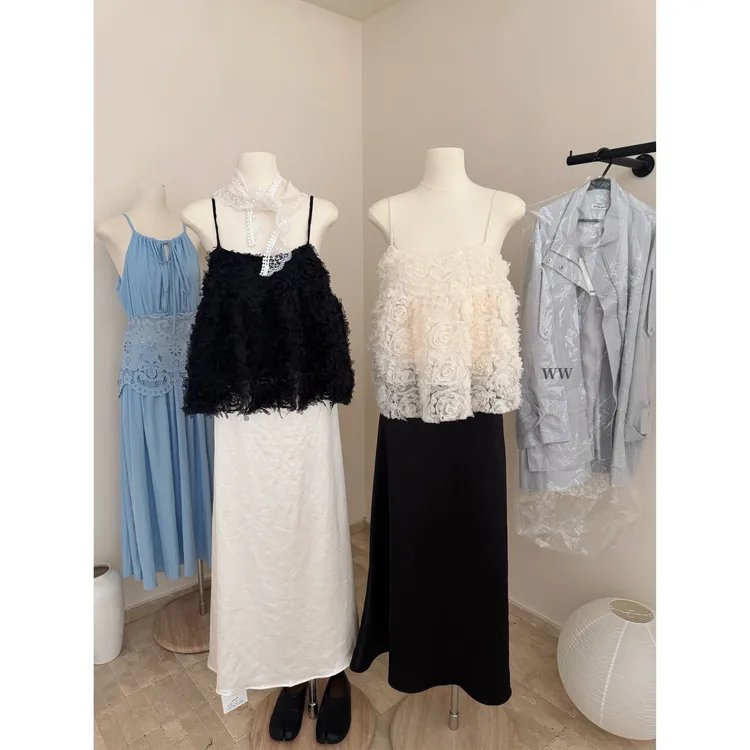 法式设计感重工立体花朵吊带衬衫女夏季新款显瘦洋气外穿小衫时尚