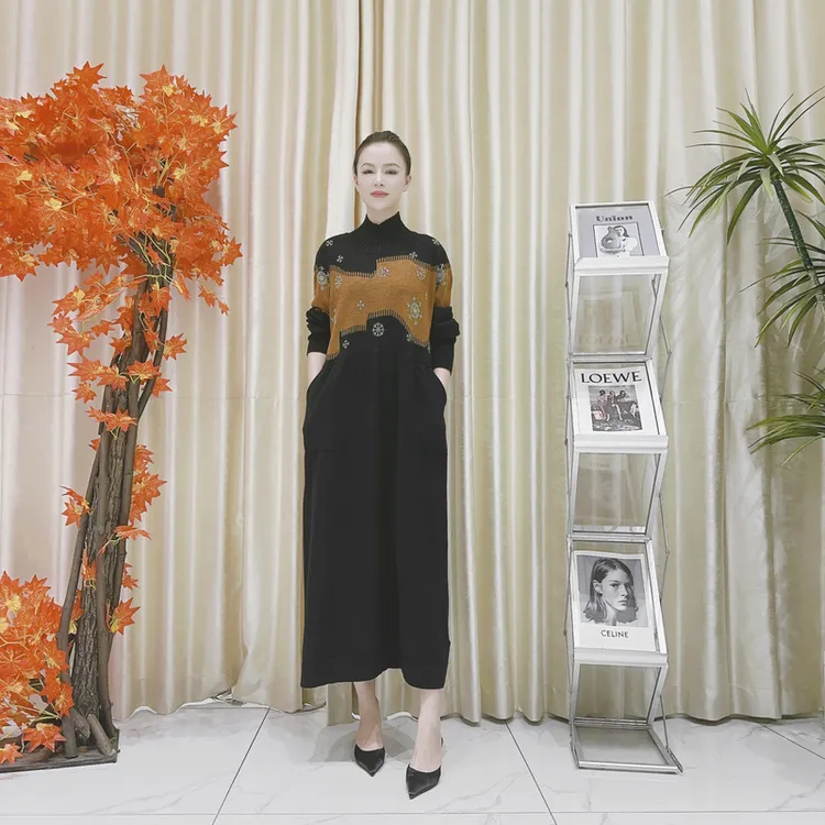 A005黑黄雪花型锆钻设计款气质秋冬轻奢针织连衣裙时尚复古