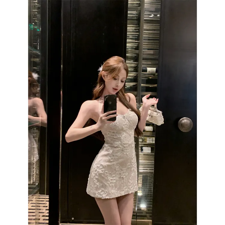 2025新款纯欲性感蕾丝连衣裙法式挂脖A字收腰吊带礼服裙短裙女夏