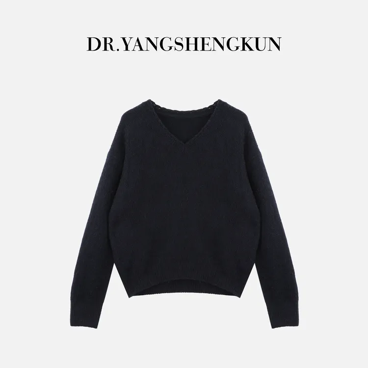 杨圣坤2025新品蚕丝羊绒混纺V领钩花宽松慵懒纯色针织衫S8259302