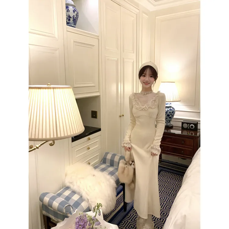 维斯小姐 [清晨雪梨] 温柔少女重工刺绣蕾丝上衣肌理感针织连衣裙