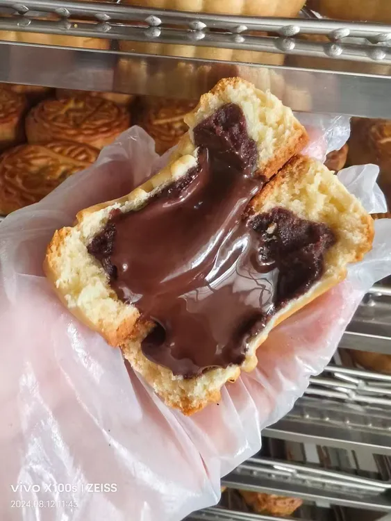 纯手工巧克力流心月饼巧克力月饼独立包装中秋月饼现做现发