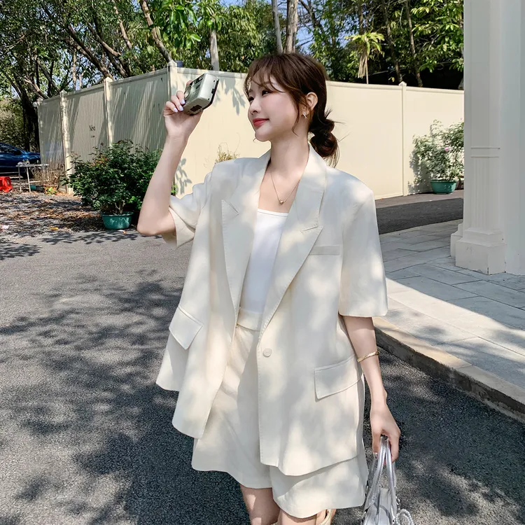 老钱风西装套装裤女夏2025新款高级松弛感盐系穿搭阔腿短裤两件套