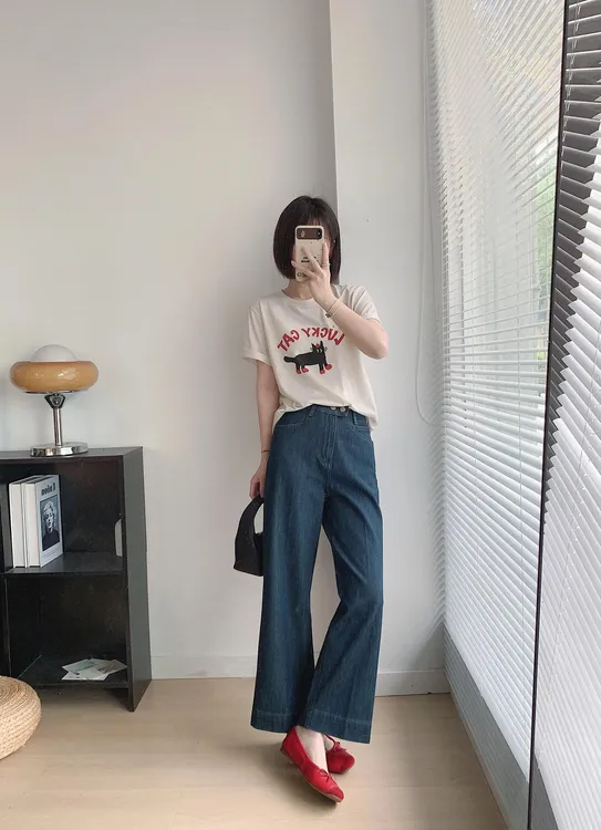 【温莎小姐】夏季时尚搭配杏色印花T恤上衣高腰蓝色长裤两件套装女