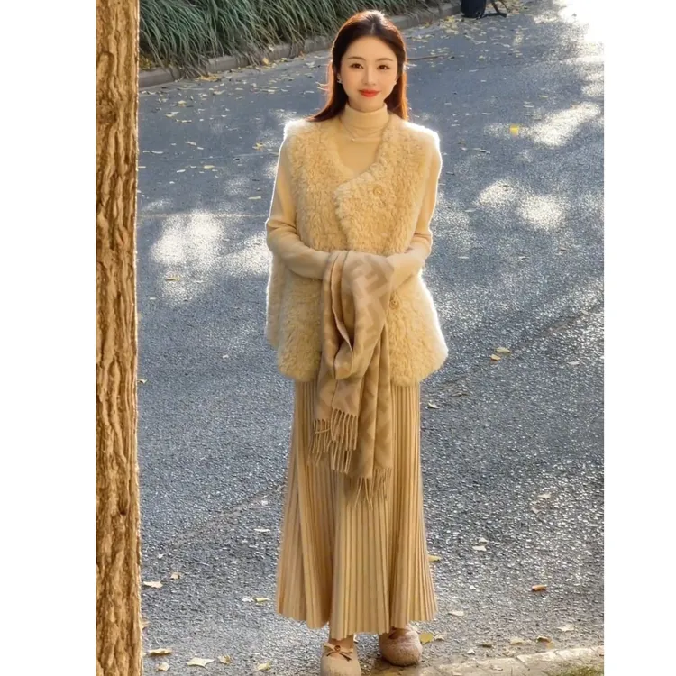 超火一整套2025秋冬新款时尚甜美减龄上衣马甲半身裙三件套