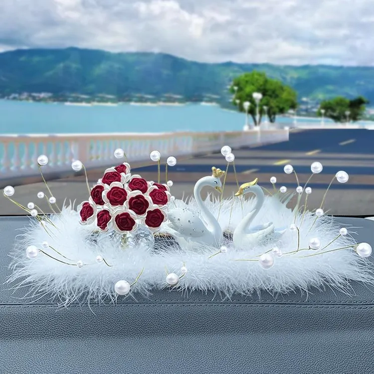 车内情侣天鹅饰品车载汽车中控台装饰品高档高级感