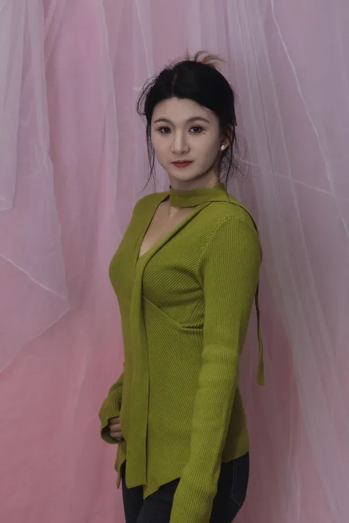 秋冬季不起球毛针织衫U型领V领上衣女装显瘦针织