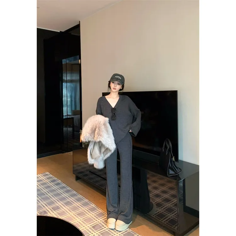 慵懒松弛感宽松V领上衣秋冬冬季微喇叭长裤T恤休闲套装